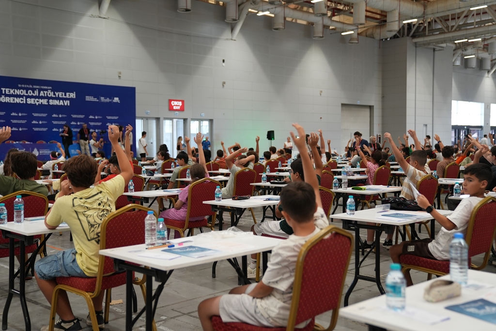 İBB Teknoloji Atölyeleri İçin Öğrenci Seçme Sınavı Yapıldı