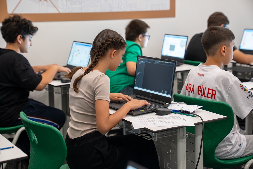 Teknoloji Atölyeleri’nde proje sunumu ve İBBTech Takımı seçmeleri heyecanı